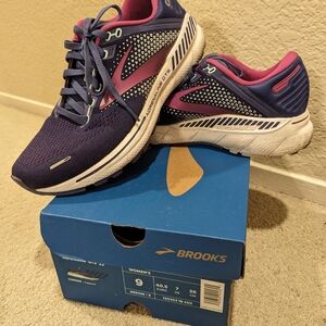 Brooks Adrenaline GTS 22